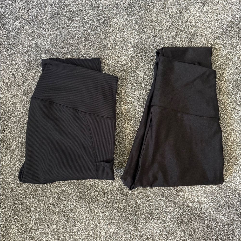 2 Black High-Waisted Leggings - Size Mediums